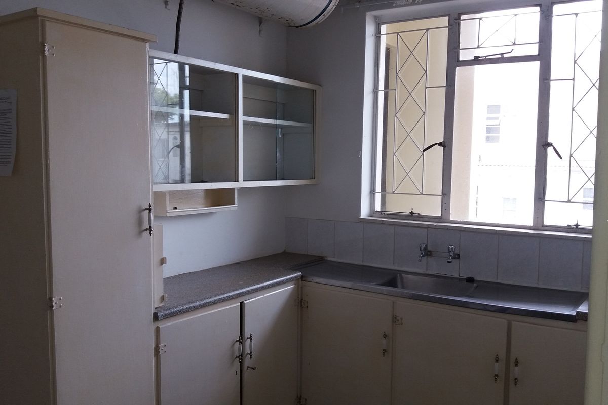 Belgravia - Spacious one bedroom with secure parking - Photo 2