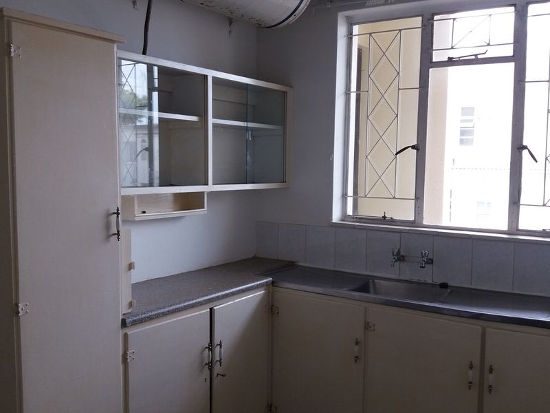 Belgravia - Spacious one bedroom with secure parking - Photo 2