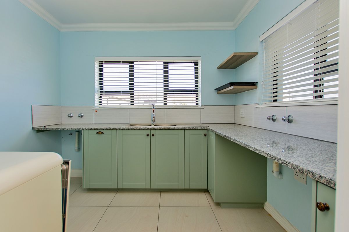 Holiday home with a view in a gated estate. Lock up and go. - Photo 5