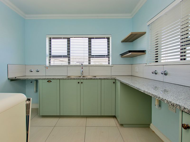 Holiday home with a view in a gated estate. Lock up and go. - Photo 5