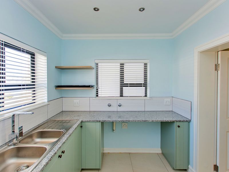 Holiday home with a view in a gated estate. Lock up and go. - Photo 6