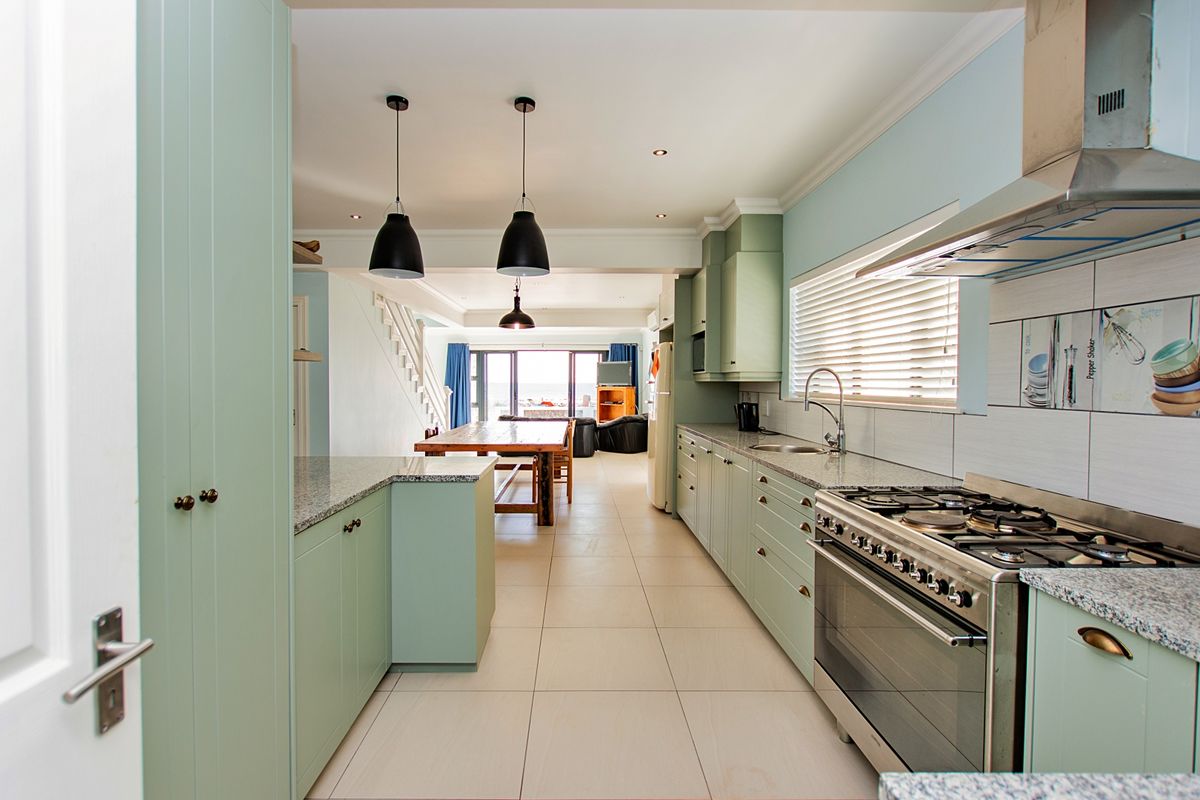 Holiday home with a view in a gated estate. Lock up and go. - Photo 4