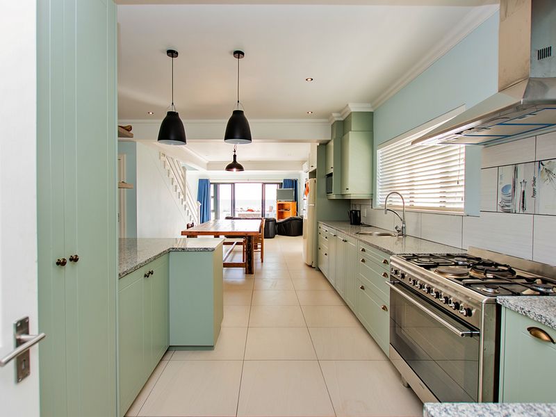 Holiday home with a view in a gated estate. Lock up and go. - Photo 4