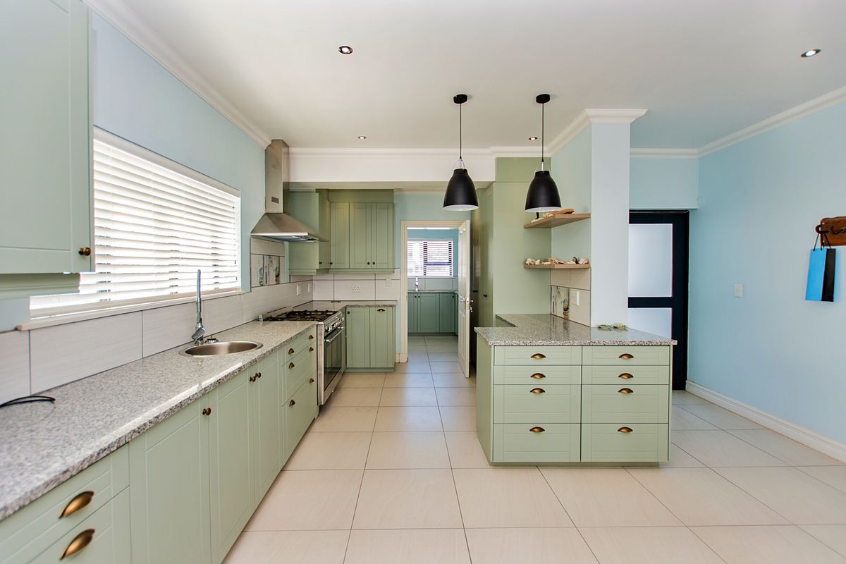 Holiday home with a view in a gated estate. Lock up and go. - Photo 3