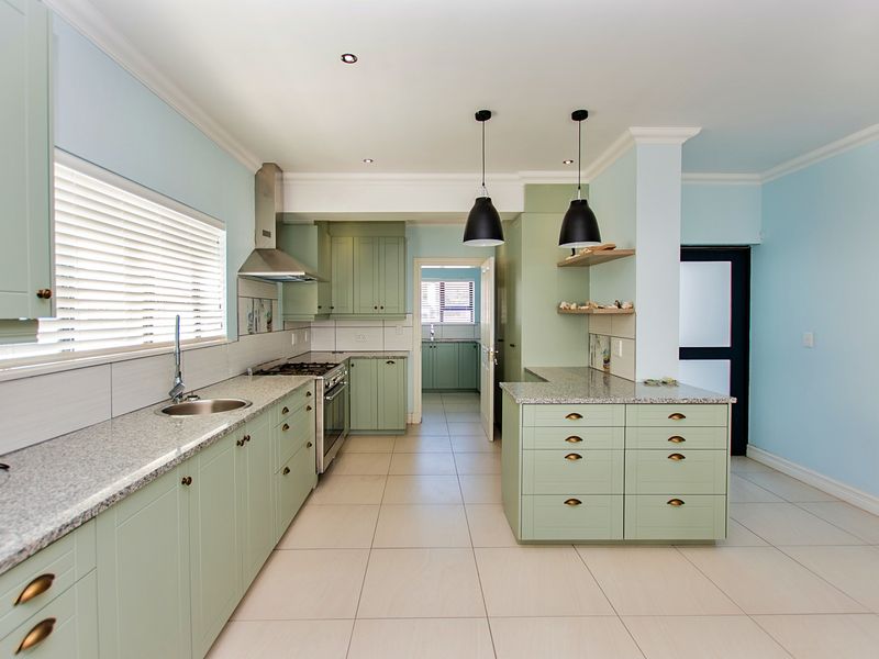 Holiday home with a view in a gated estate. Lock up and go. - Photo 3