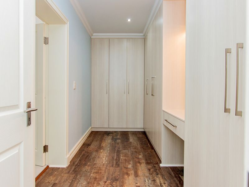 Holiday home with a view in a gated estate. Lock up and go. - Photo 10