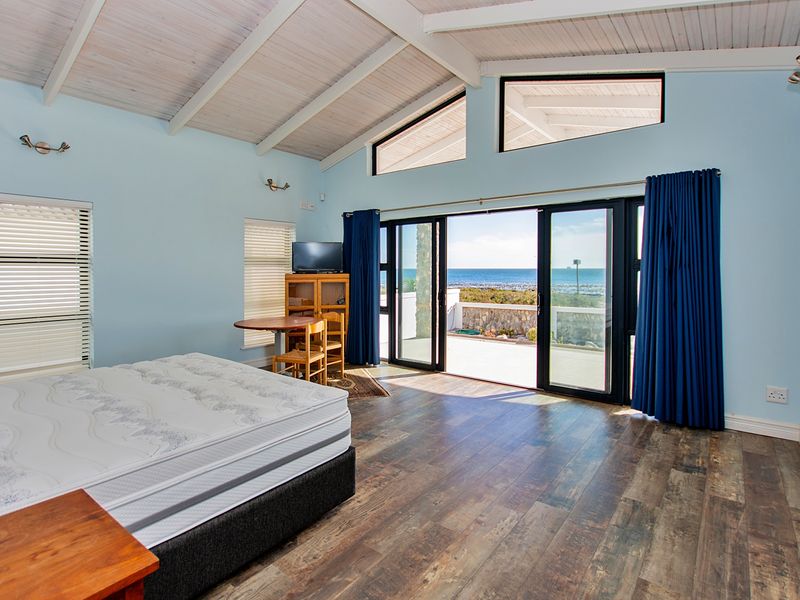 Holiday home with a view in a gated estate. Lock up and go. - Photo 9