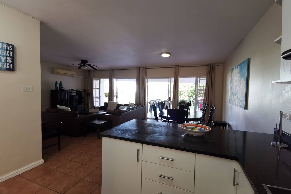 A short stroll to the Beach - Photo 5