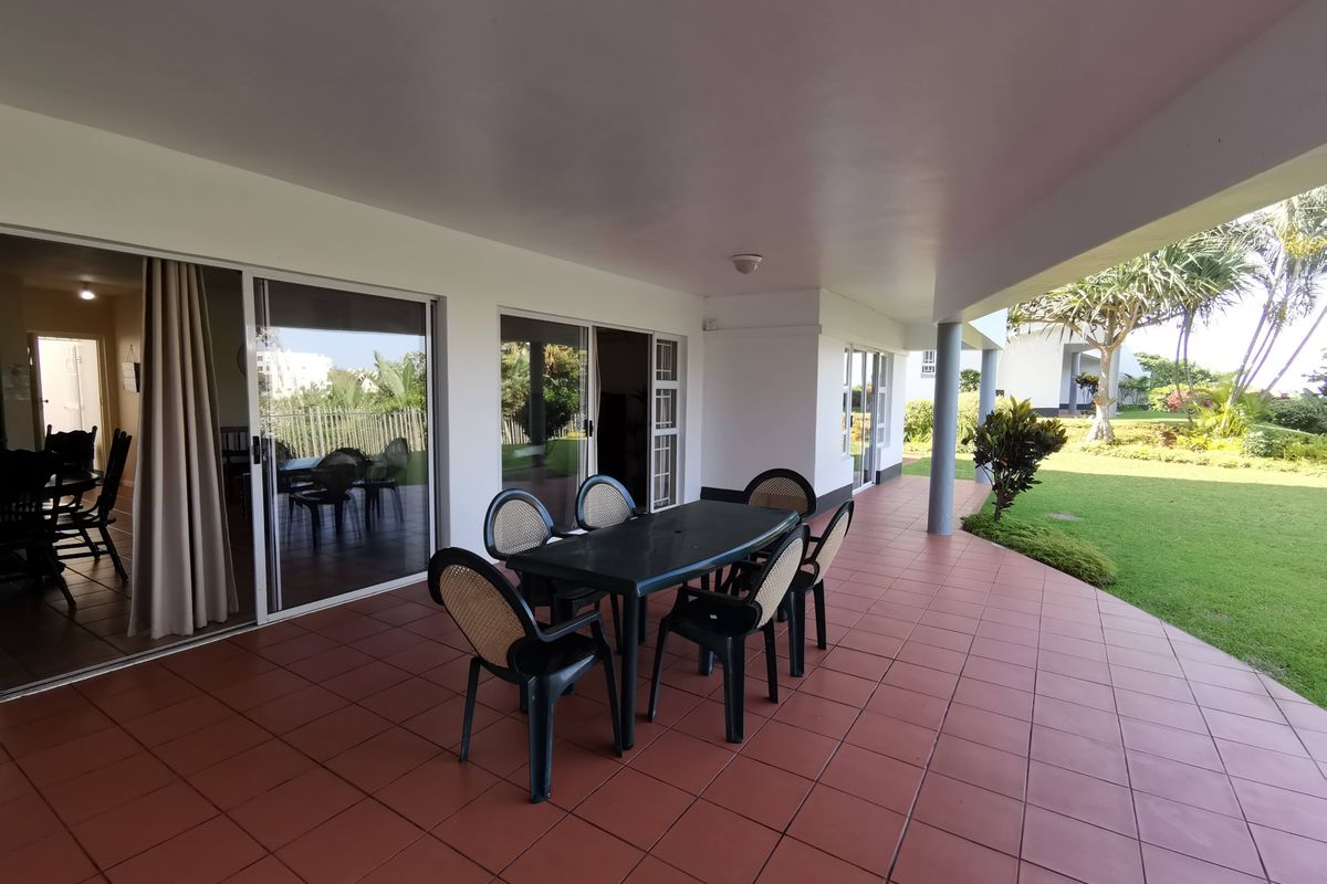 A short stroll to the Beach - Photo 2