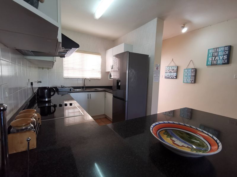 A short stroll to the Beach - Photo 6