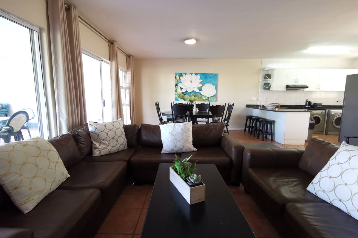 A short stroll to the Beach - Photo 4