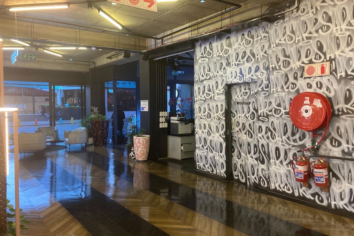 Trendy 1 bedroom apartment for sale in Hallmark House - Photo 5