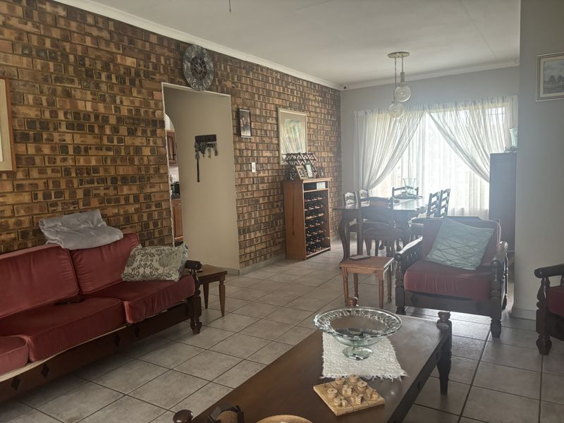 Home with flat for Sale in Ben Fleur - Photo 5