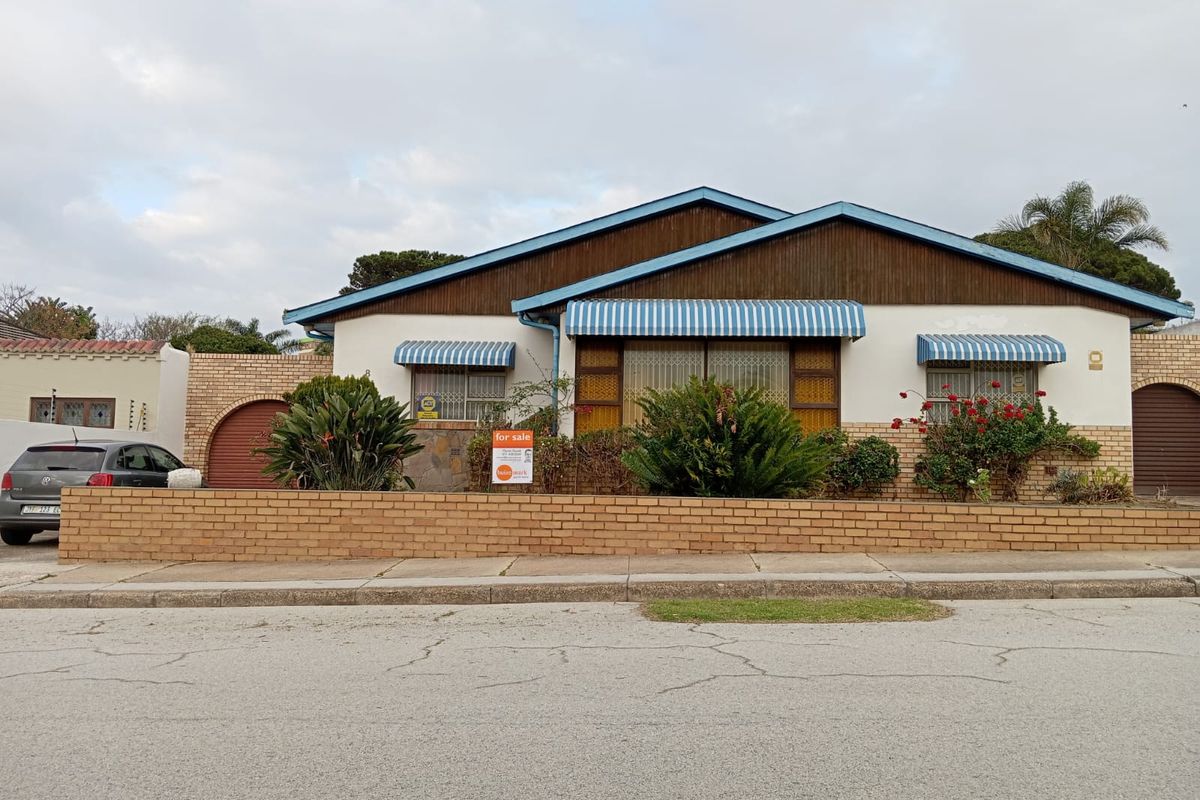 Deceased Estate with Endless Potential Across from Erica Girls Primary. Sole Mandate! - Photo 2