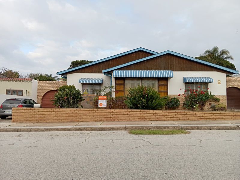 Deceased Estate with Endless Potential Across from Erica Girls Primary. Sole Mandate! - Photo 2