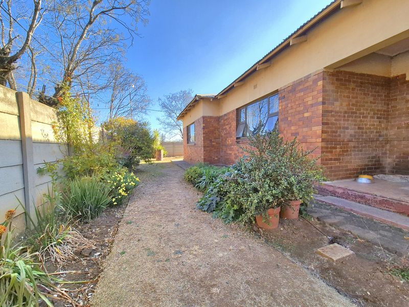 Lovely Home just Waiting For You! - Photo 3