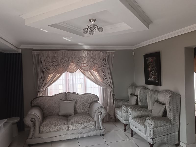 3 Bedrooms, 3 Lounges pure elegant masterpiece in Mandela View, Eden Park - Photo 10