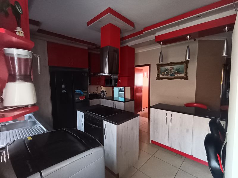 3 Bedrooms, 3 Lounges pure elegant masterpiece in Mandela View, Eden Park - Photo 3