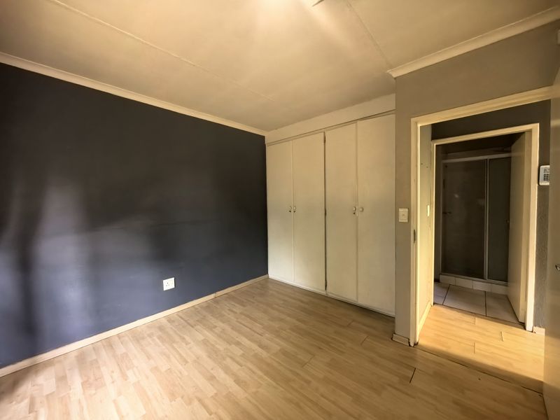 Freestanding Cluster in HomeOwners Association offers, - Photo 10