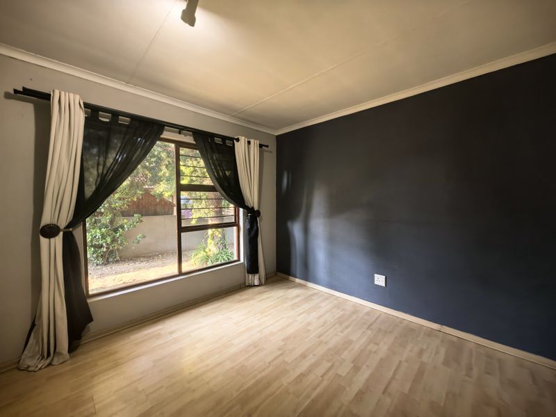 Freestanding Cluster in HomeOwners Association offers, - Photo 9