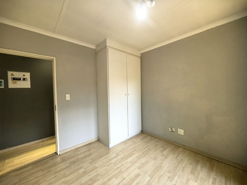 Freestanding Cluster in HomeOwners Association offers, - Photo 8