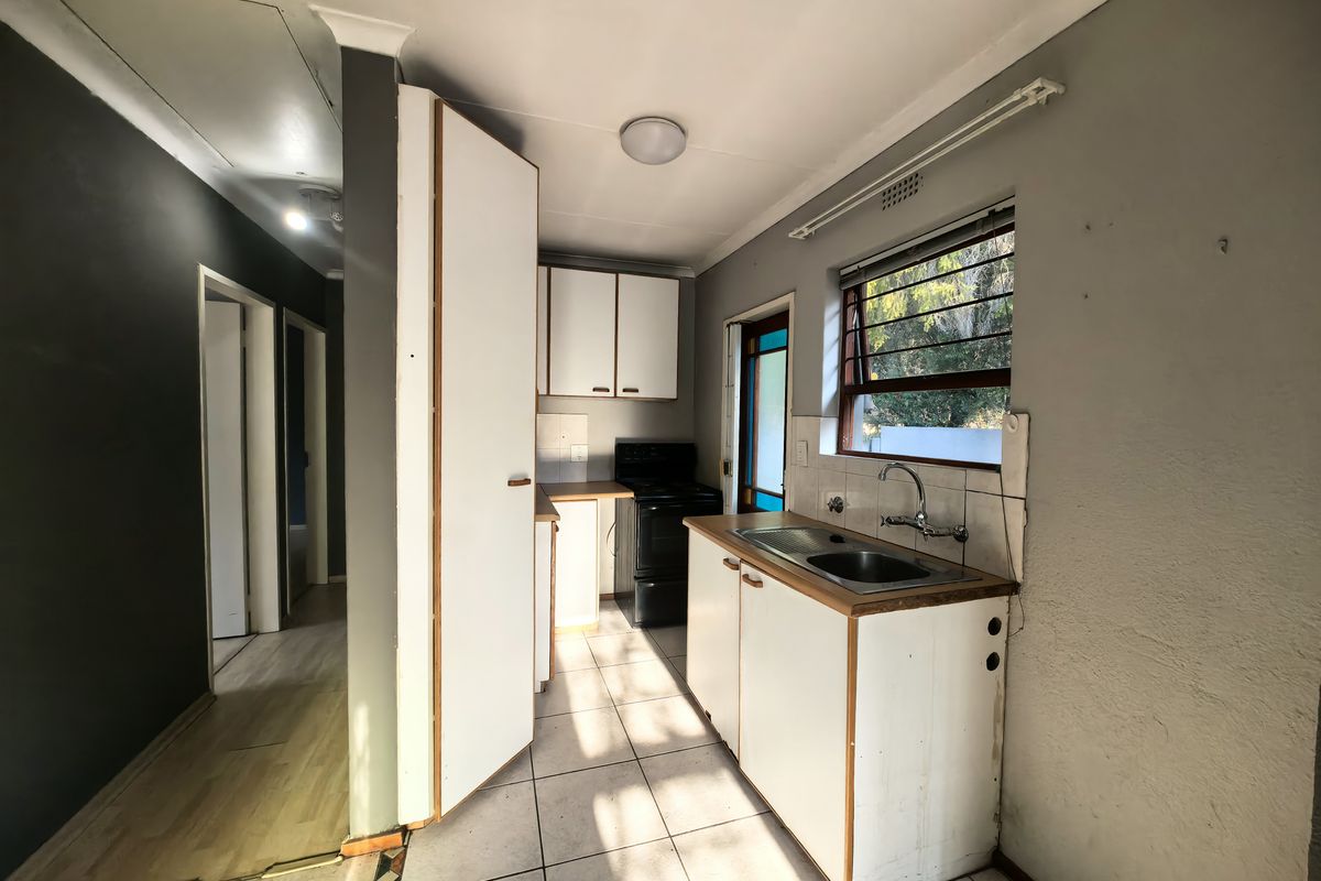 Freestanding Cluster in HomeOwners Association offers, - Photo 5