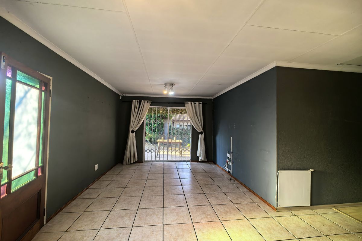 Freestanding Cluster in HomeOwners Association offers, - Photo 4