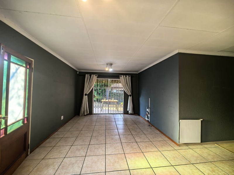 Freestanding Cluster in HomeOwners Association offers, - Photo 4