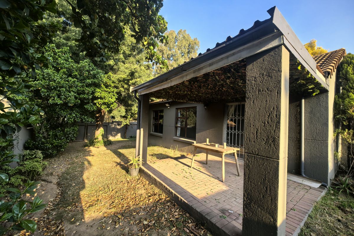 Freestanding Cluster in HomeOwners Association offers, - Photo 2