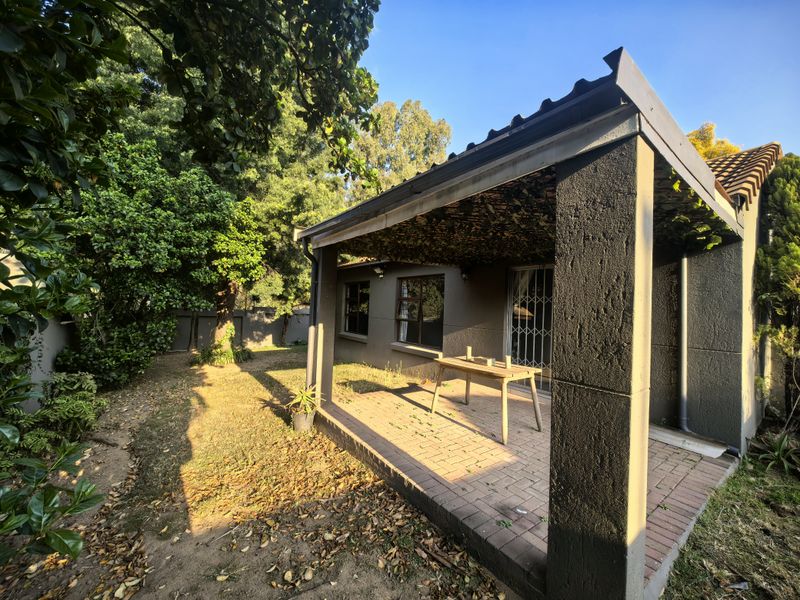 Freestanding Cluster in HomeOwners Association offers, - Photo 2