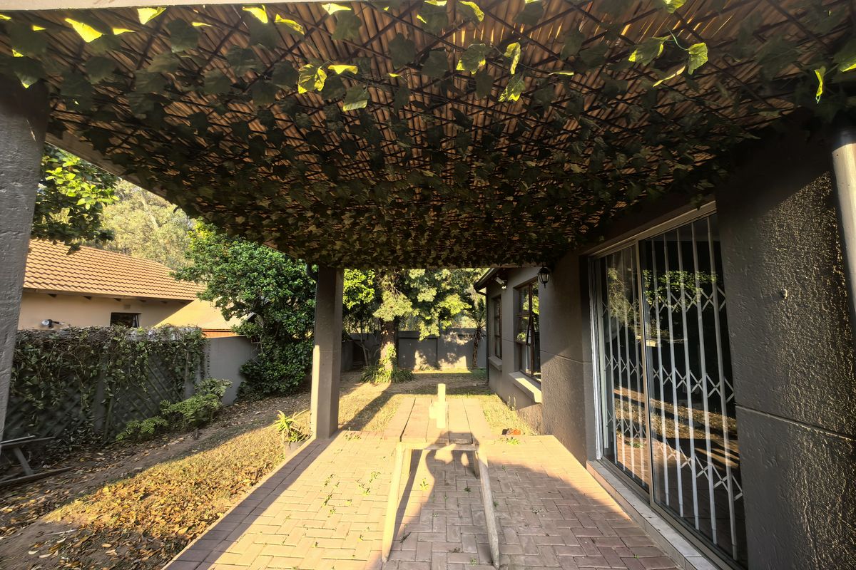 Freestanding Cluster in HomeOwners Association offers, - Photo 3