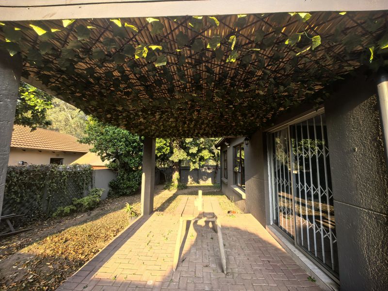 Freestanding Cluster in HomeOwners Association offers, - Photo 3