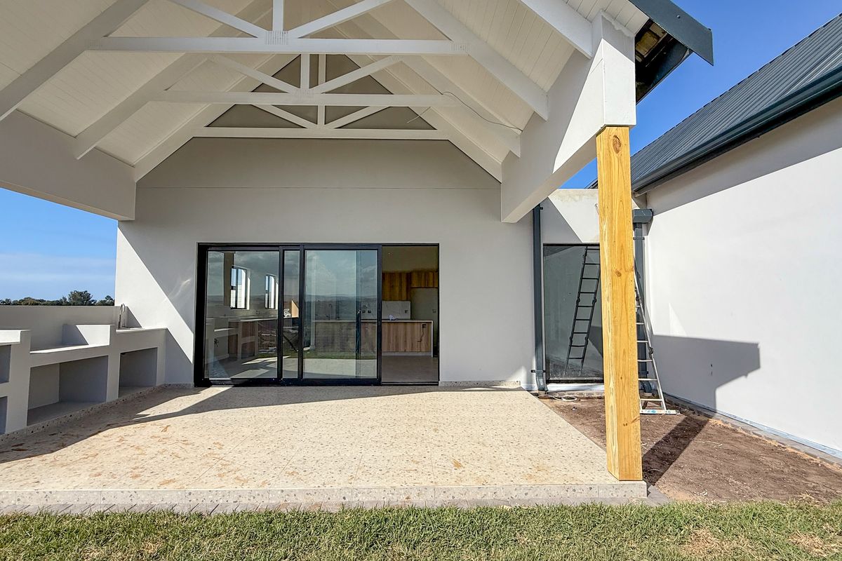 Modern Family Living in Tranquil Springvale Country Estate - Photo 5