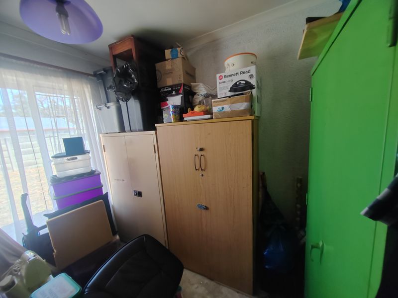 Filled with endless Potential, fizzer upper family home in Brakpan North! (836m2) - Photo 10