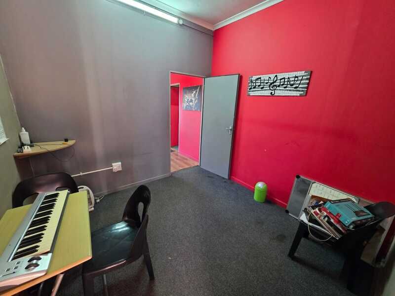 Here’s a professional advertisement you can use: - Photo 5