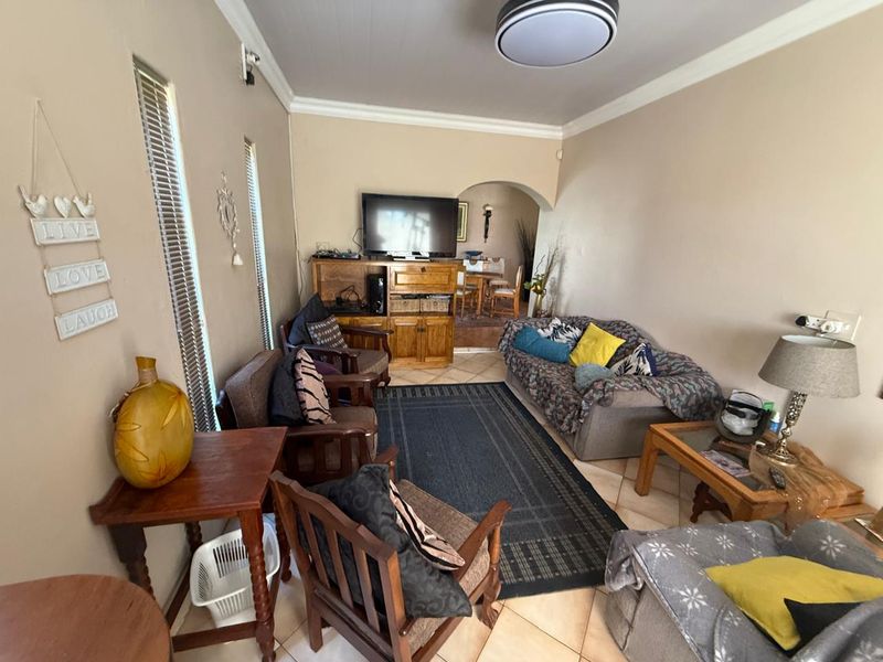 SPACIOUS FAMILY HOME WITH MODERN COMFORTS & EXCELLENT SECURITY - Photo 10