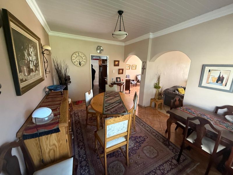 SPACIOUS FAMILY HOME WITH MODERN COMFORTS & EXCELLENT SECURITY - Photo 9