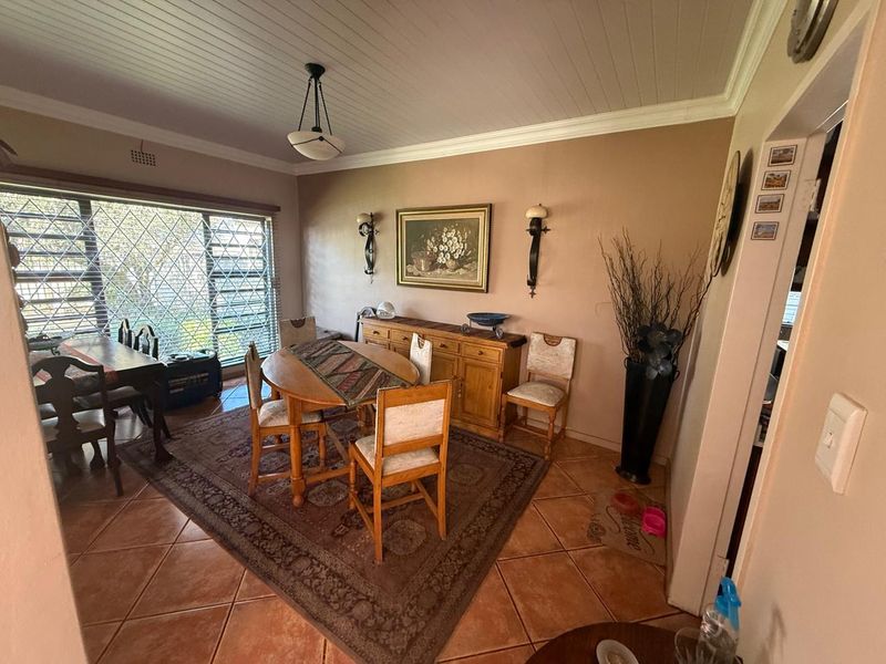 SPACIOUS FAMILY HOME WITH MODERN COMFORTS & EXCELLENT SECURITY - Photo 8