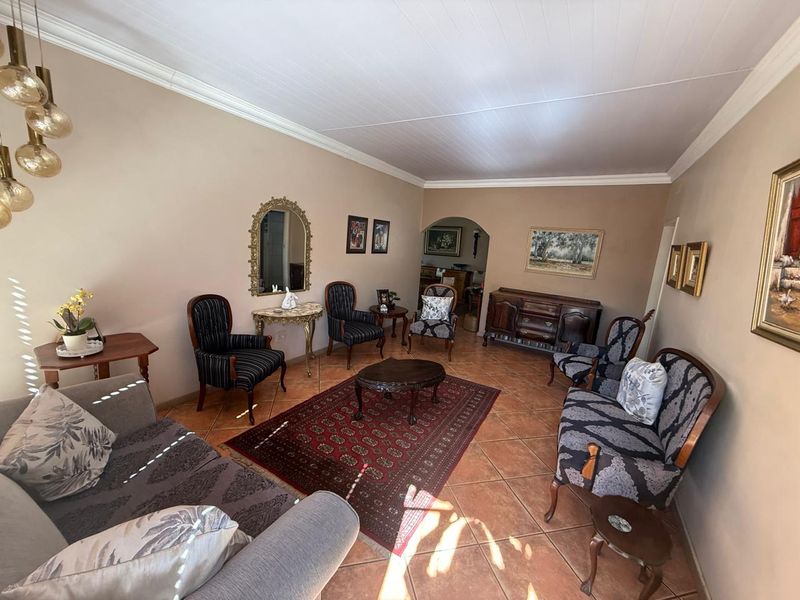 SPACIOUS FAMILY HOME WITH MODERN COMFORTS & EXCELLENT SECURITY - Photo 7