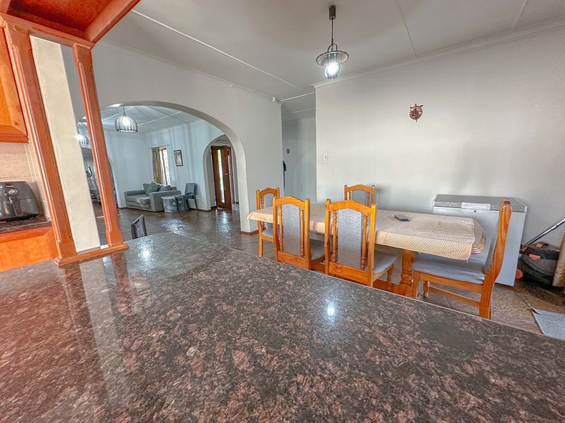 Stunning Family Home with Income-Generating Flat in Sought-After Kildare - Photo 9