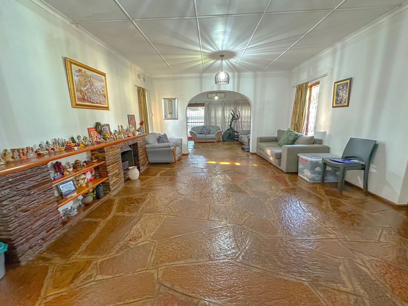 Stunning Family Home with Income-Generating Flat in Sought-After Kildare - Photo 6