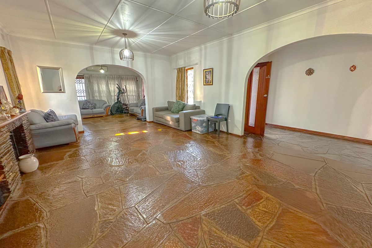 Stunning Family Home with Income-Generating Flat in Sought-After Kildare - Photo 5