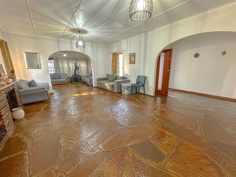 Stunning Family Home with Income-Generating Flat in Sought-After Kildare - Photo 5