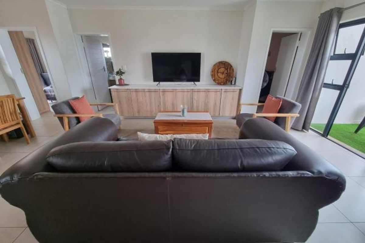 Looking for a Stylish unit in an Upmarket Estate? - Photo 3