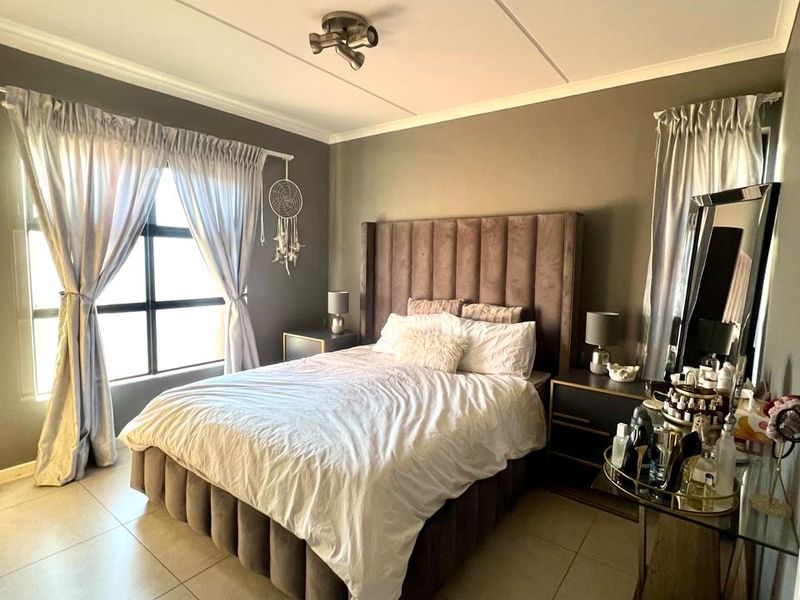 Luxury Living Made Easy – FREE WiFi, Gym & 24/7 Security - Photo 4