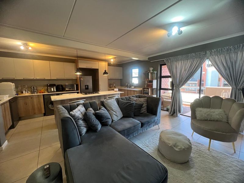 Luxury Living Made Easy – FREE WiFi, Gym & 24/7 Security - Photo 1