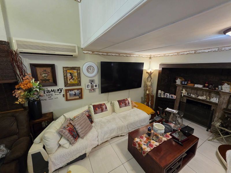 Bargain of the Year in Vaalpark – 2 Houses on 1 Property! - Photo 2