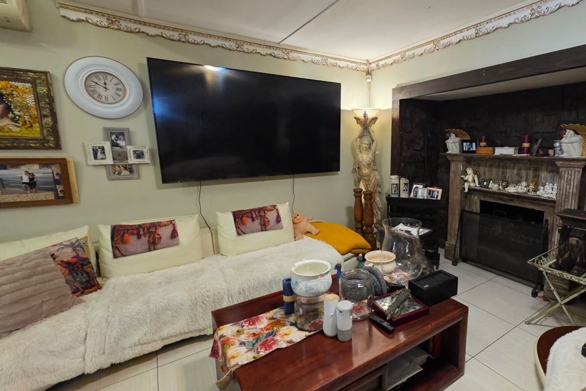 Bargain of the Year in Vaalpark – 2 Houses on 1 Property! - Photo 3