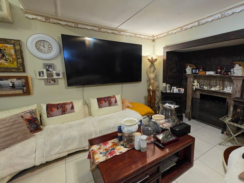 Bargain of the Year in Vaalpark – 2 Houses on 1 Property! - Photo 3