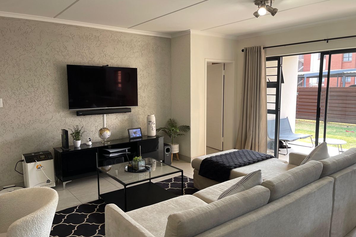 Upmarket 3-Bed, 2-Bath Townhouse with Free WiFi & Gym! - Photo 3